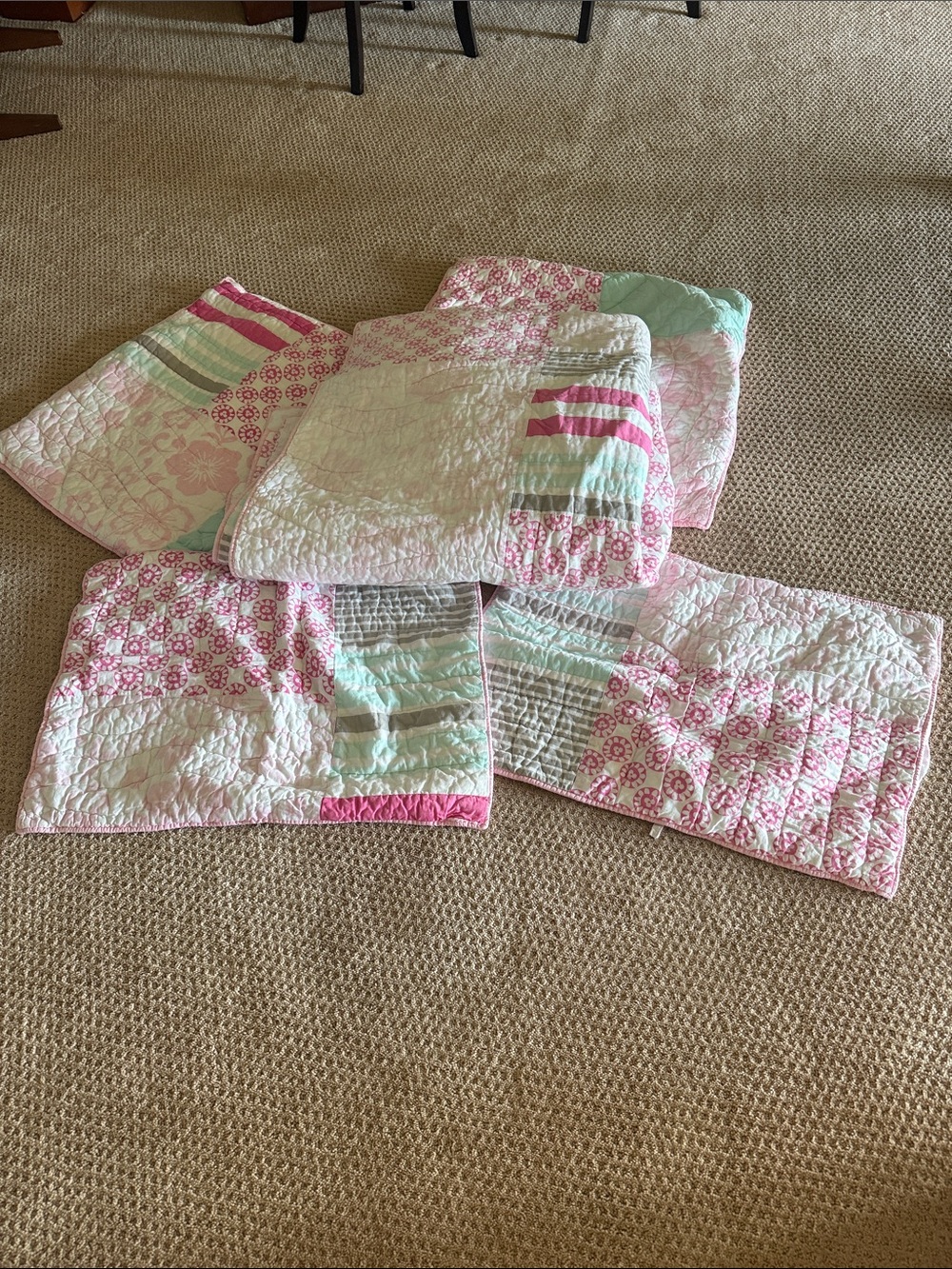 Pottery barn kids QN bet set. Girls Patchwork Pink & Mint Quilted Blanket -